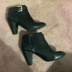 Jaclyn Smith Black Boots